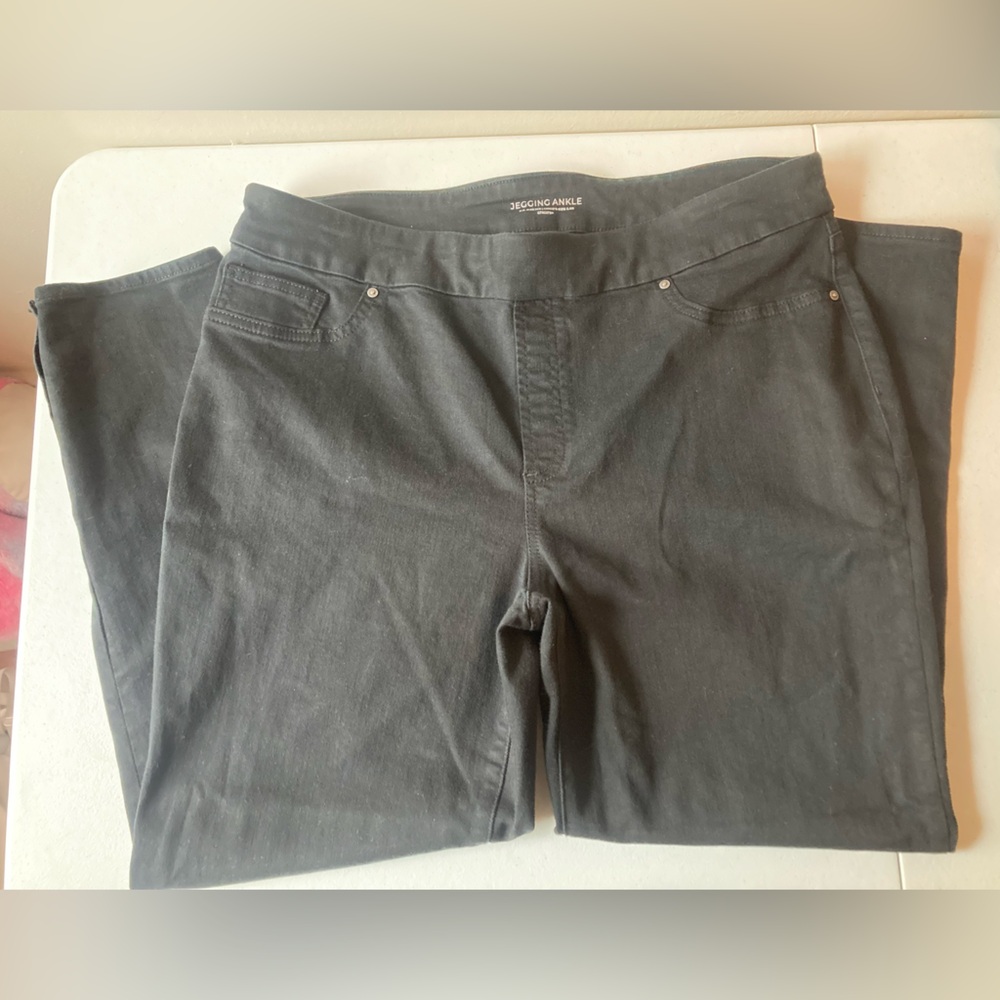 Chico's Black Jegging Ankle Pants